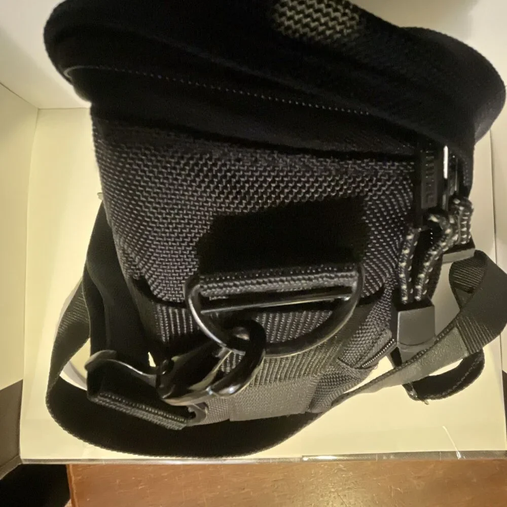 Tamrac Camera Bag Black 5683 SLR DSLR Adjustable Strap Pockets Handle Mint Cond